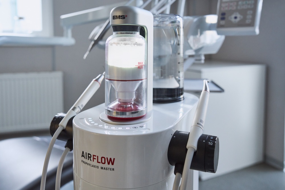 GBT (Guided Biofilm Therapy)